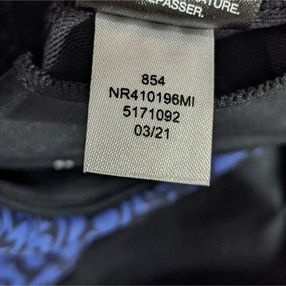 New Zella | Live-In Racerback Bra in Blue Twilight Wave Print - Picture 9 of 10